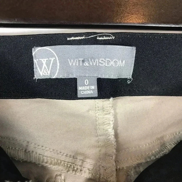 Wit & Wisdom  Ab-Solution Stretch Twill Shorts - Picture 9 of 13